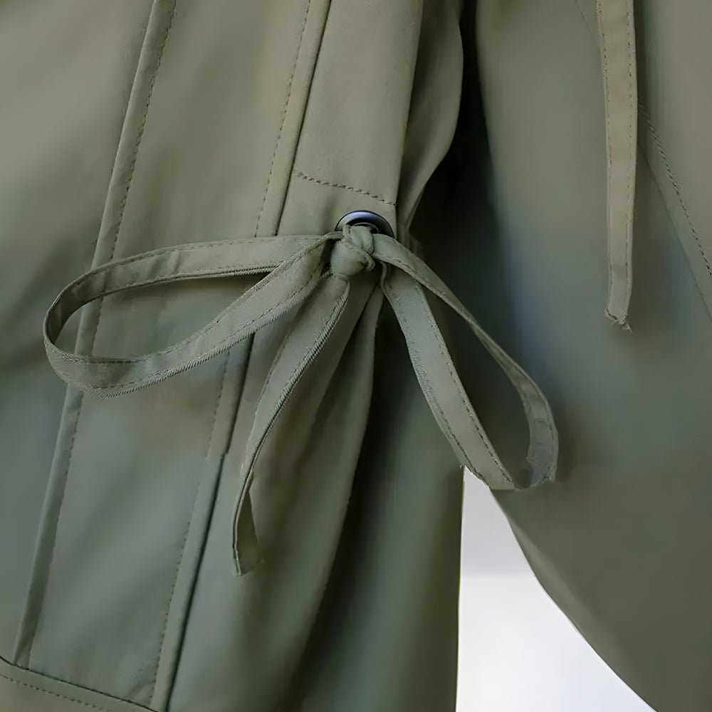 GR | Mid-length, fitted women's windbreaker with hood and zipper