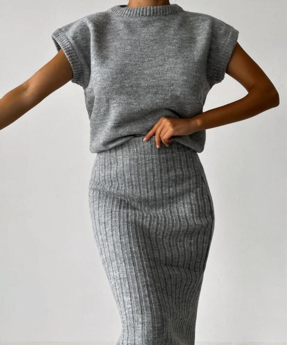 Two-piece ensemble: Sleeveless vest + knitted skirt 
