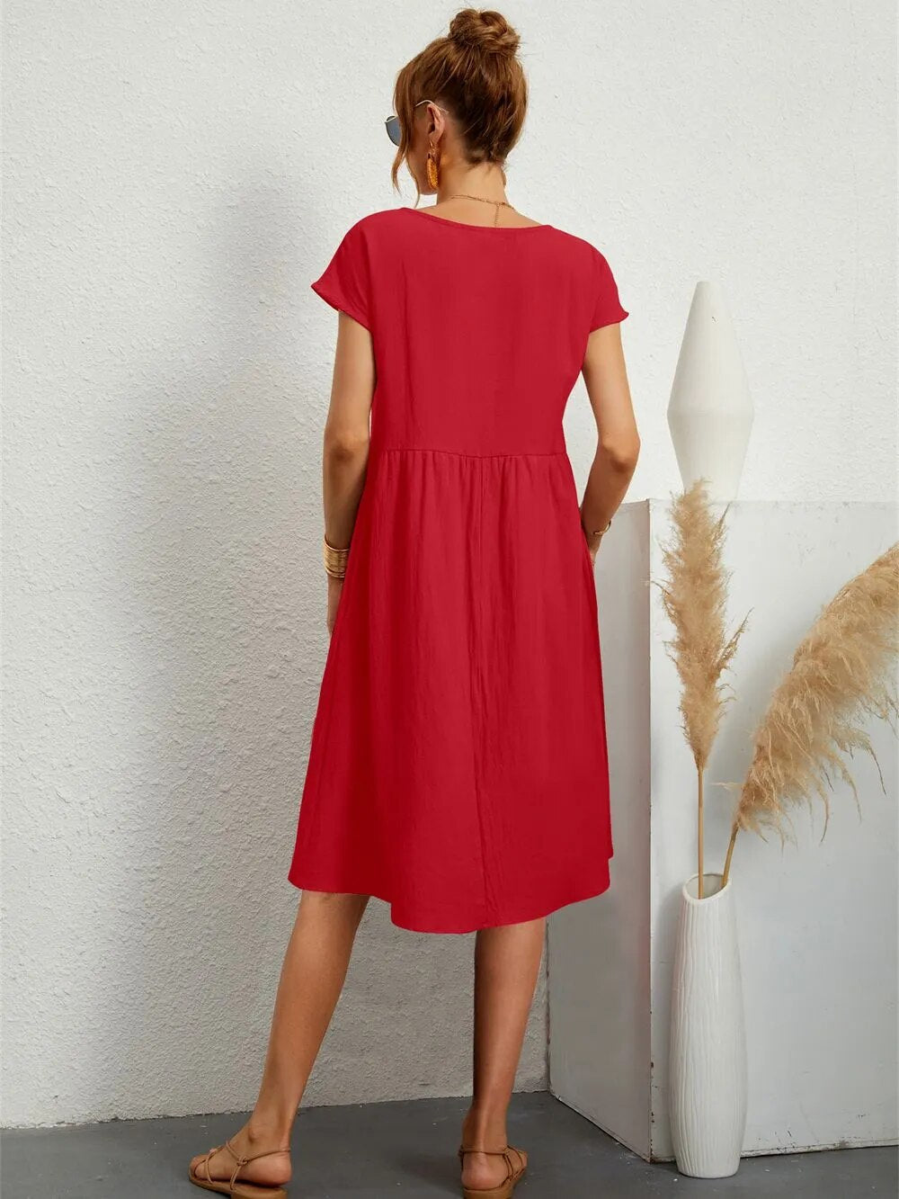 GR | Elegant, fitted dress with timeless style for women