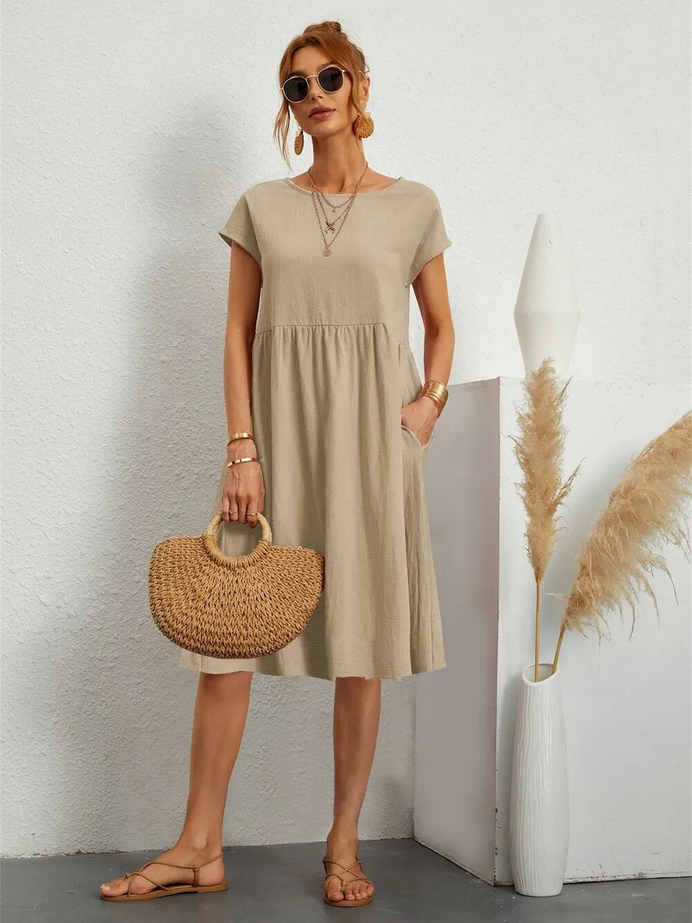 GR | Elegant, fitted dress with timeless style for women