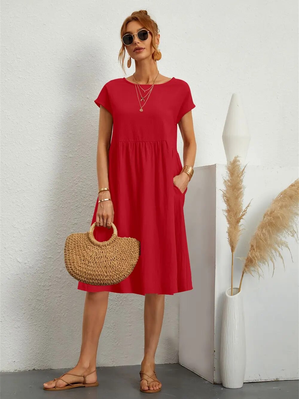 GR | Elegant, fitted dress with timeless style for women