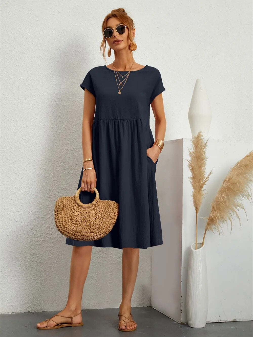 GR | Elegant, fitted dress with timeless style for women