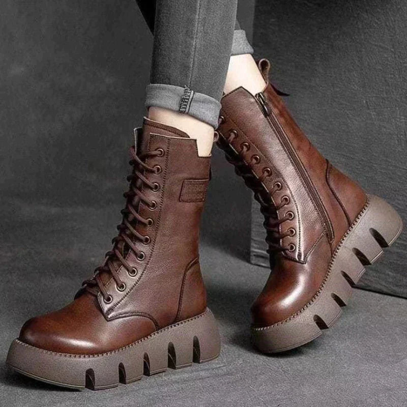 GR – Stylish boots with a high sole
