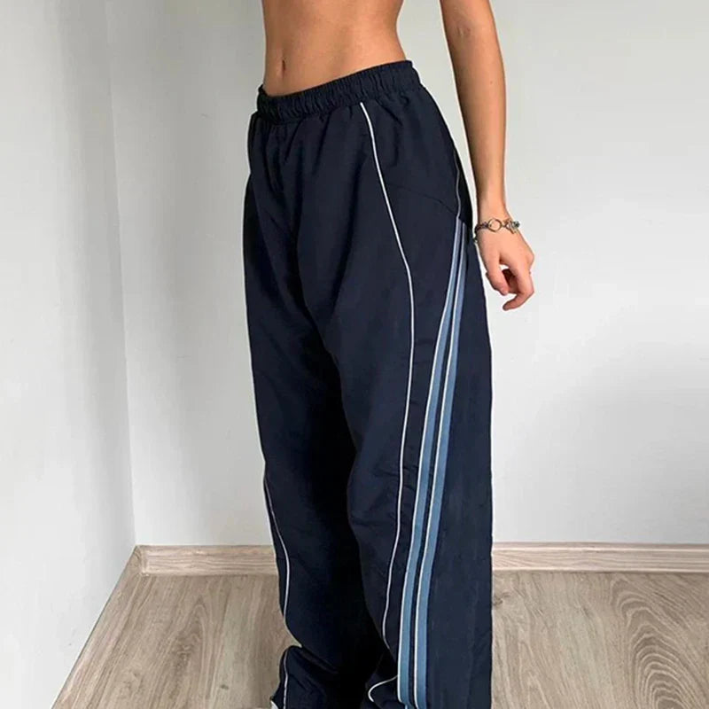 GR | Sporty training pants with stripes