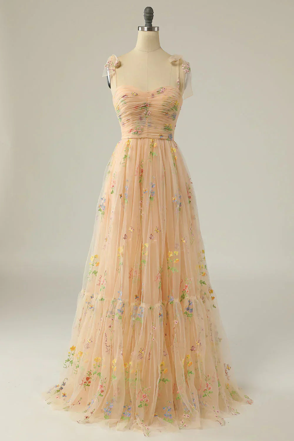 GR | High-quality ball gown made of embroidered tulle