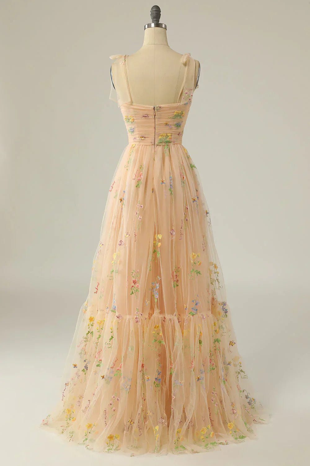 GR | High-quality ball gown made of embroidered tulle