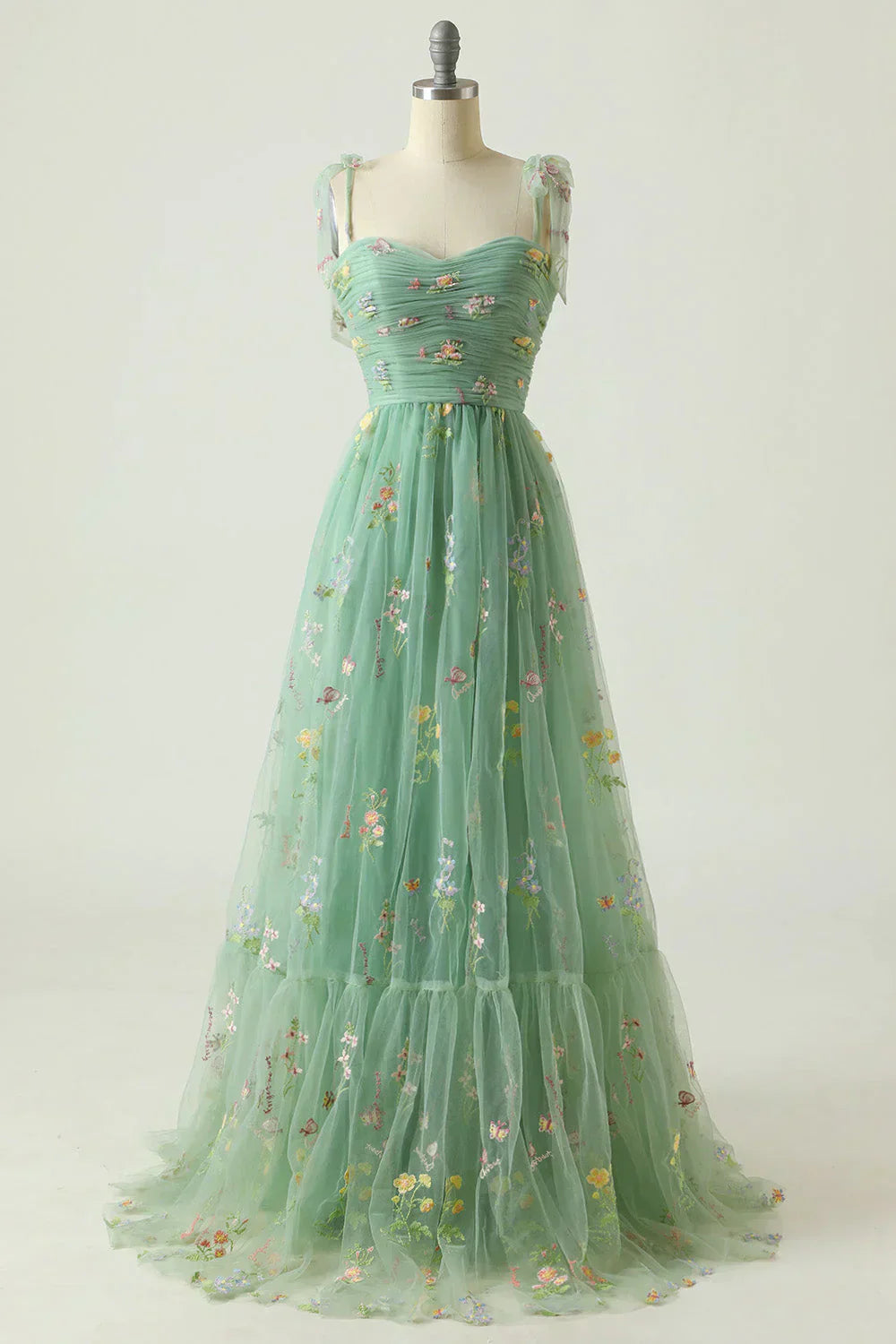 GR | High-quality ball gown made of embroidered tulle