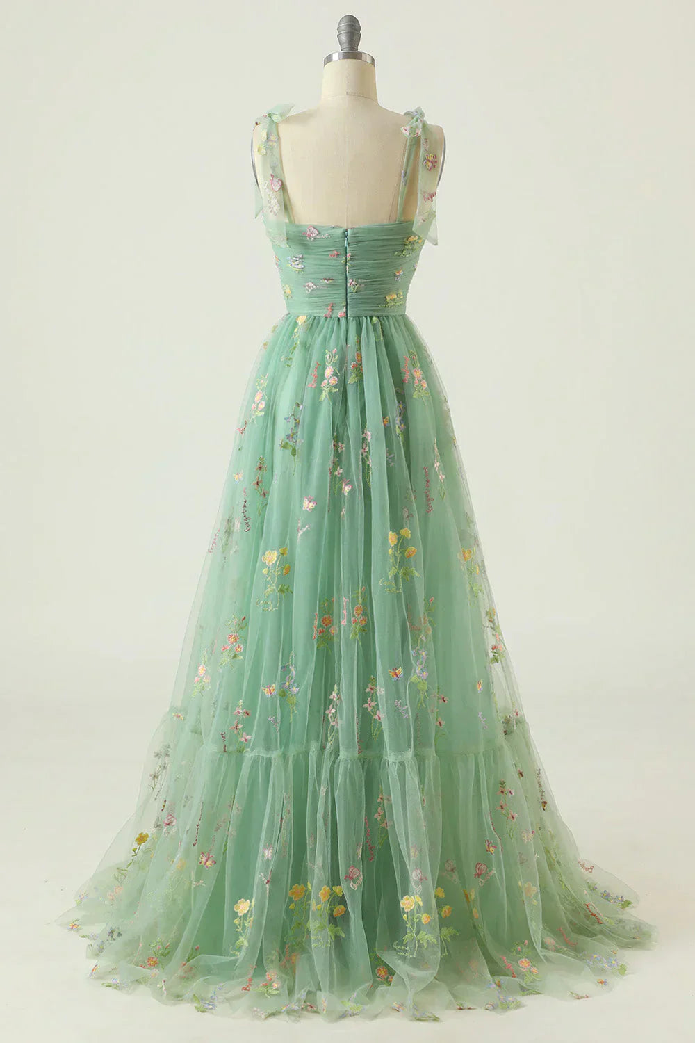 GR | High-quality ball gown made of embroidered tulle