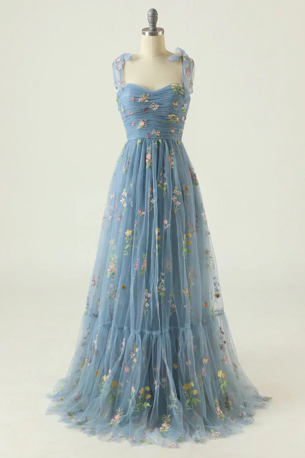 GR | High-quality ball gown made of embroidered tulle