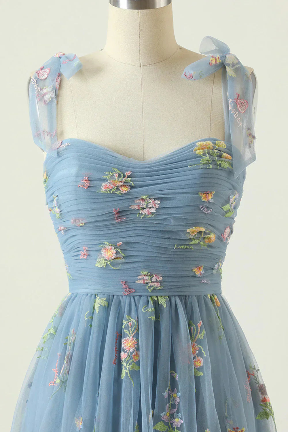 GR | High-quality ball gown made of embroidered tulle