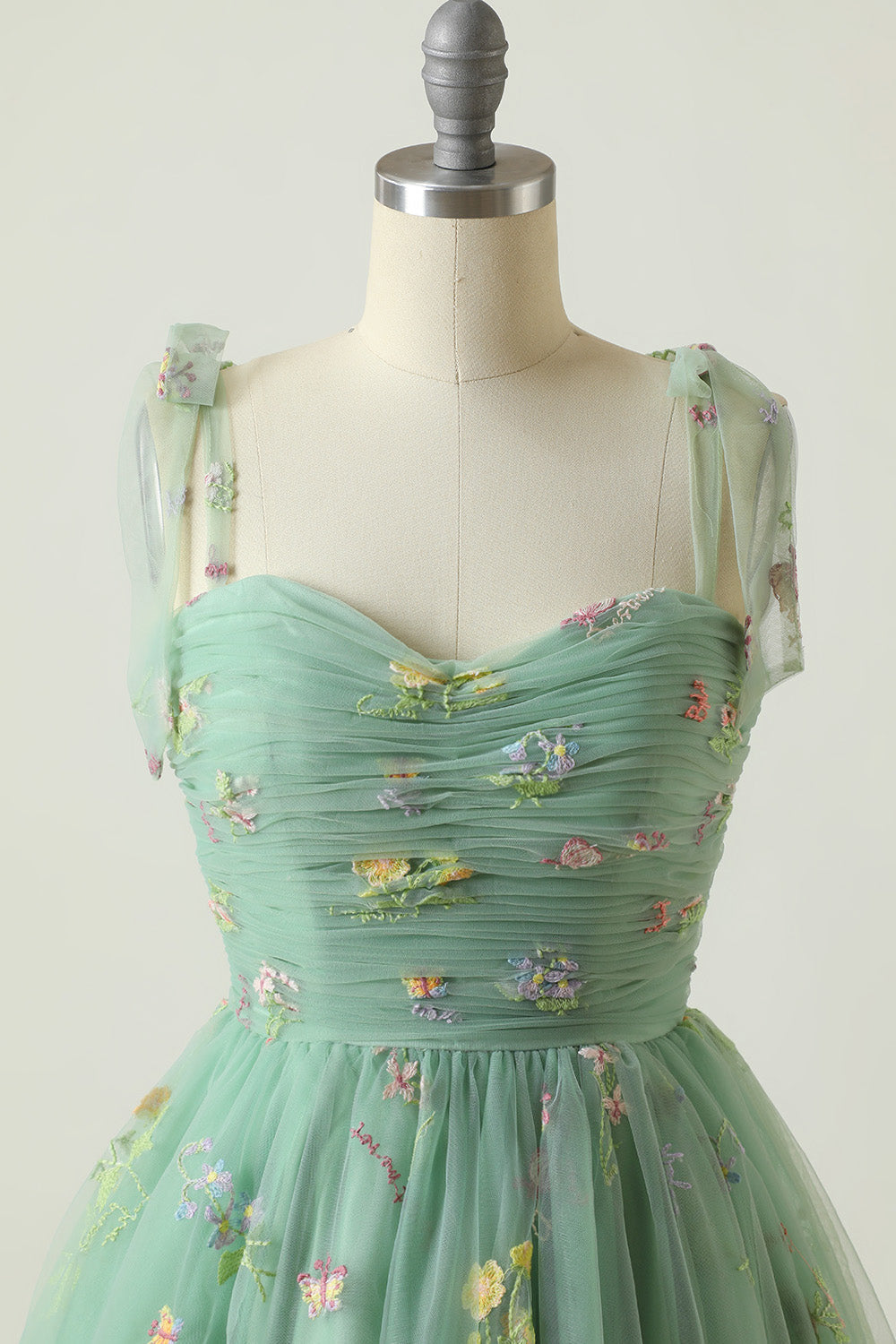 GR | High-quality ball gown made of embroidered tulle