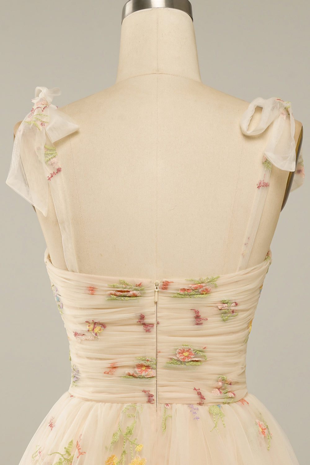 GR | High-quality ball gown made of embroidered tulle