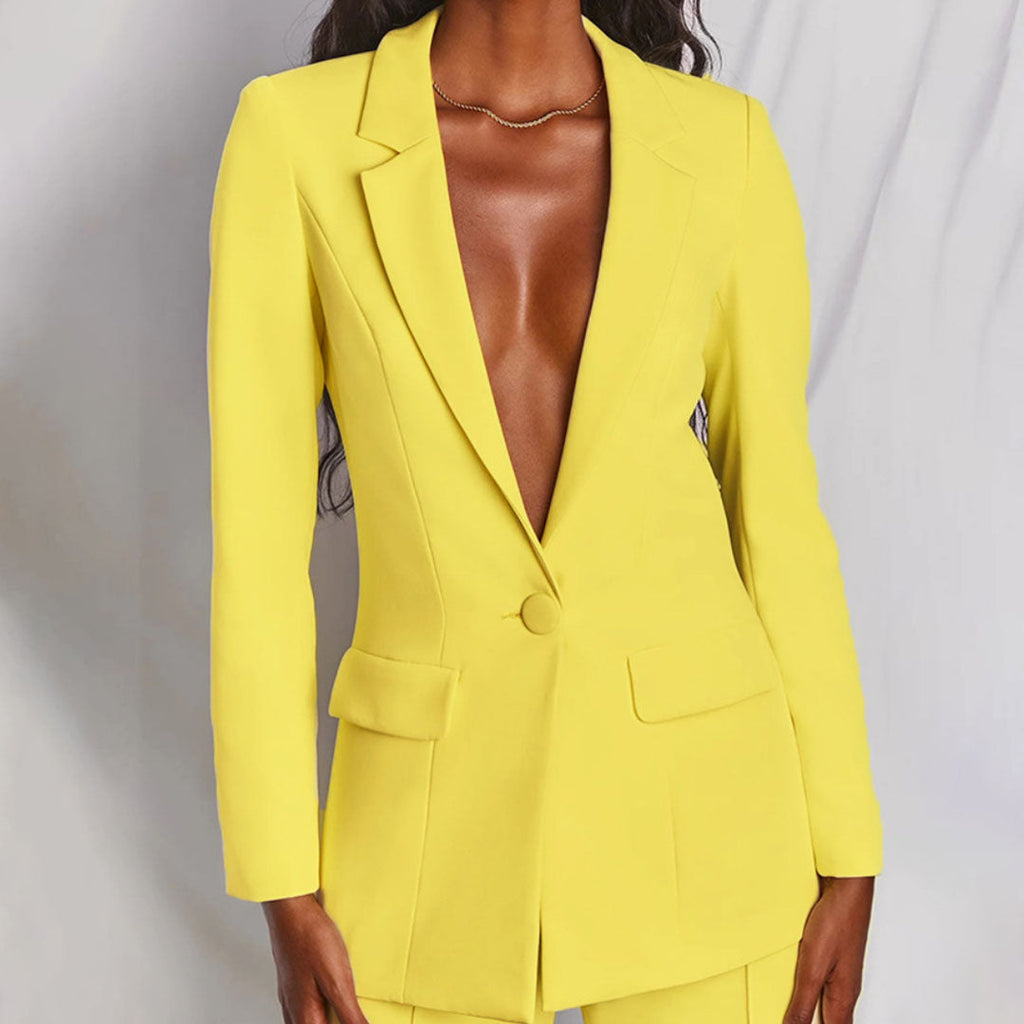 GR | Elegant blazer and trouser ensemble