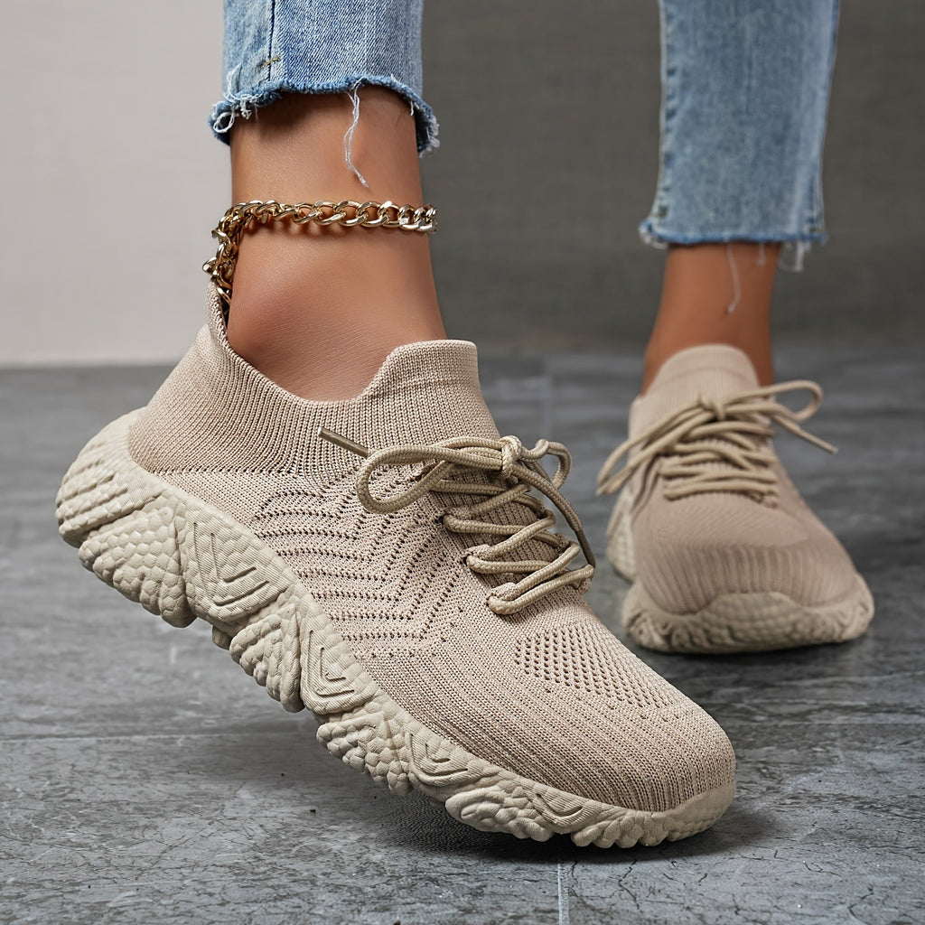 GR | Breathable low-top sneakers in a solid color