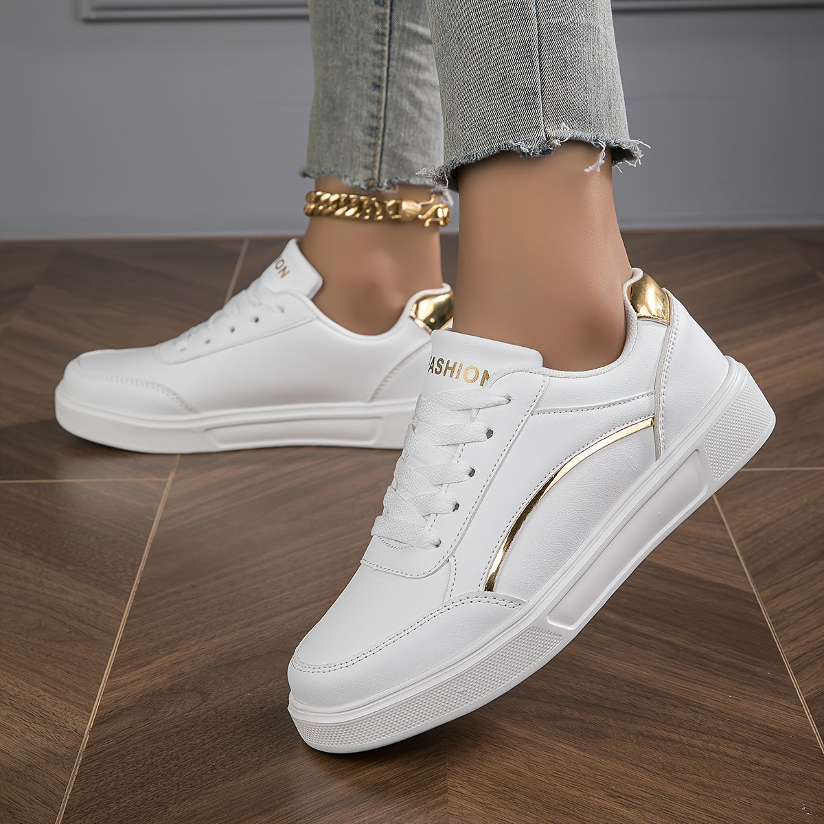 GR | Women's sneakers in a solid color design with laces and a soft sole