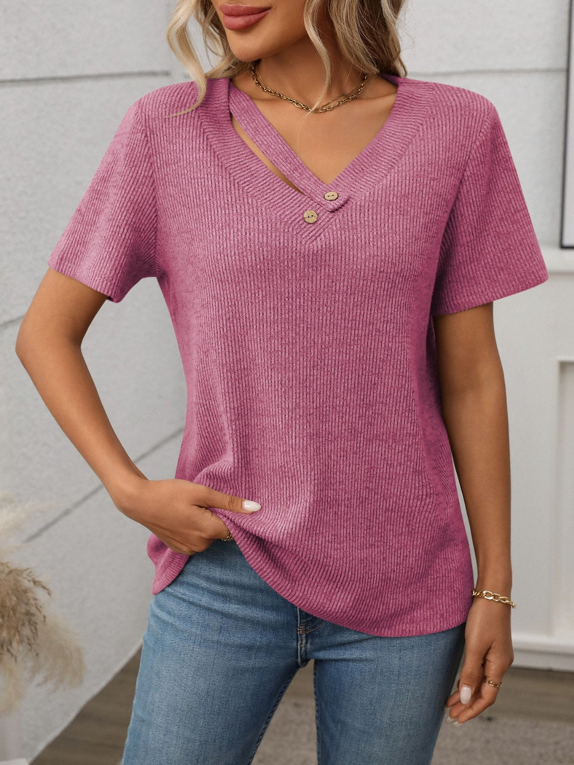 GR | Ribbed V-neck short-sleeved T-shirt