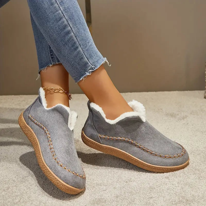 – Ankle boots with a round toe and fleece lining