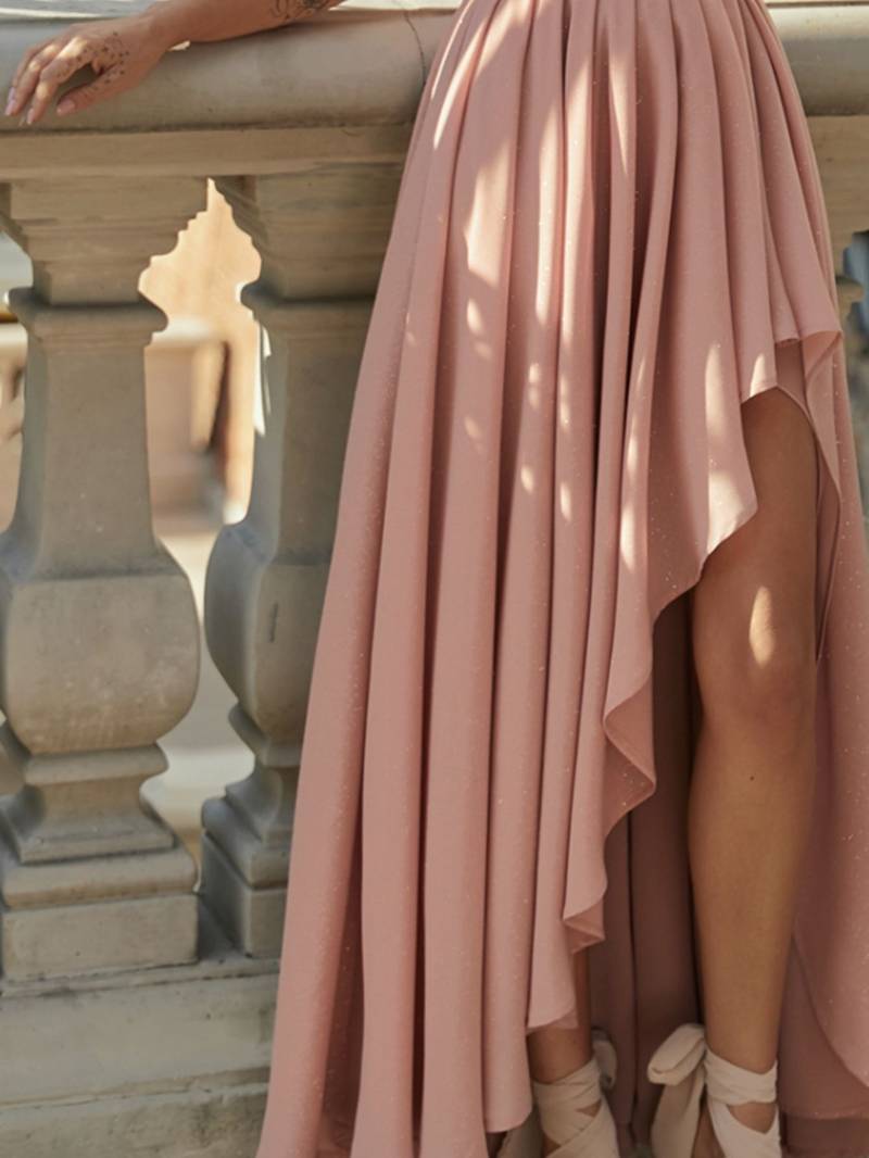 GR | Elegant one-shoulder chiffon dress for special occasions.