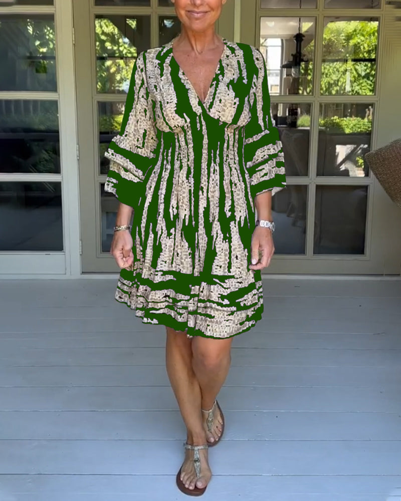 Dress with V-neck and 3/4 sleeves