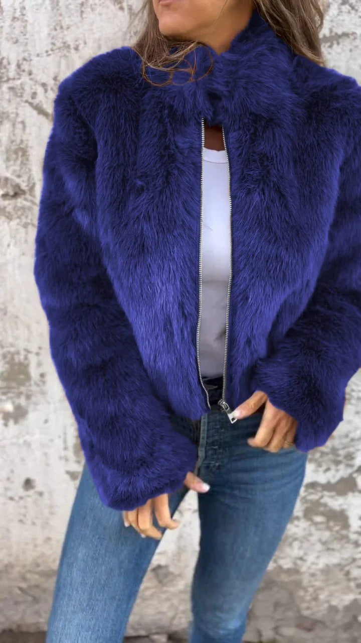 GR | Elegant fur coat with zipper closure