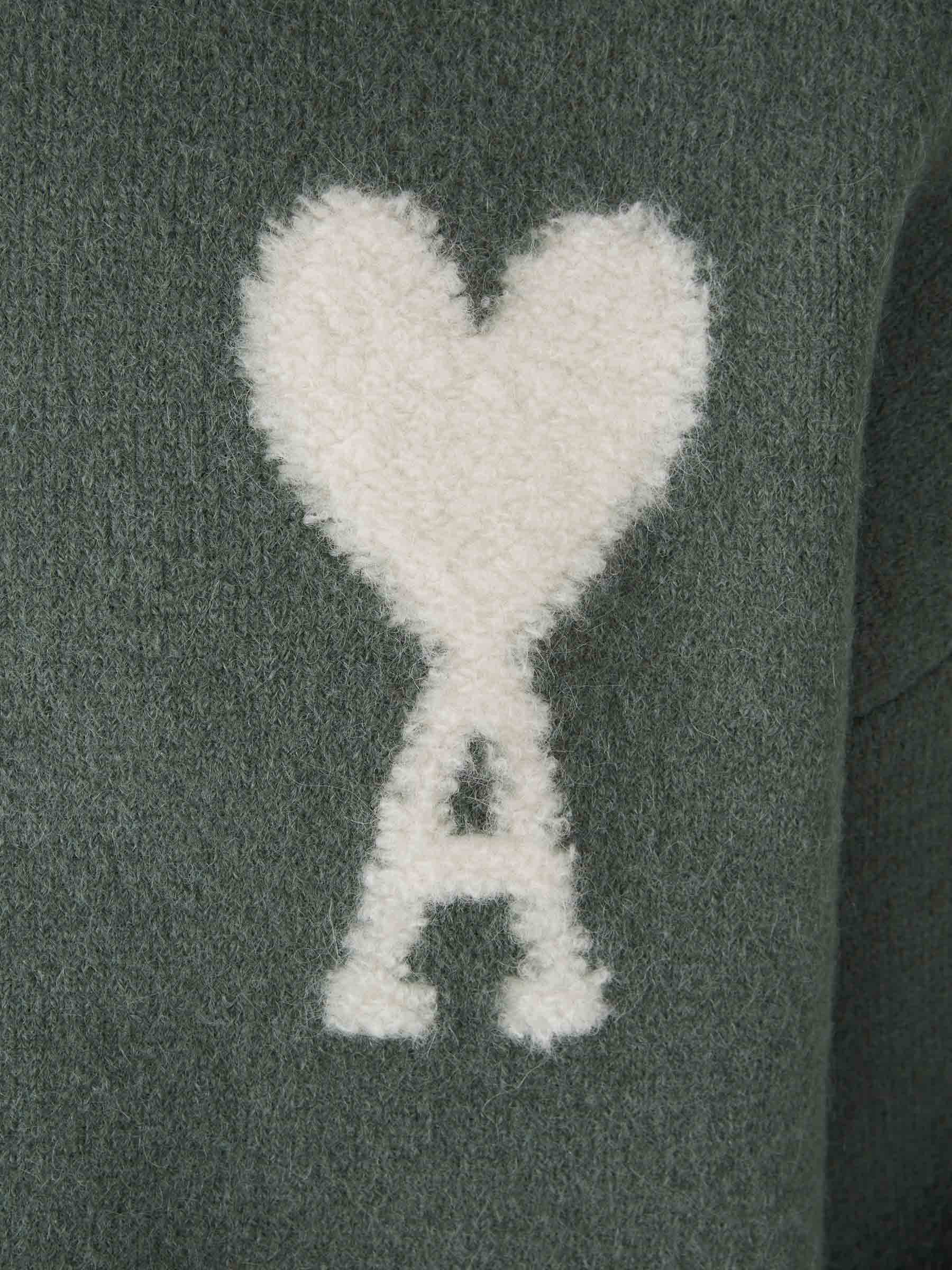 GR | Fashionable heart sweater