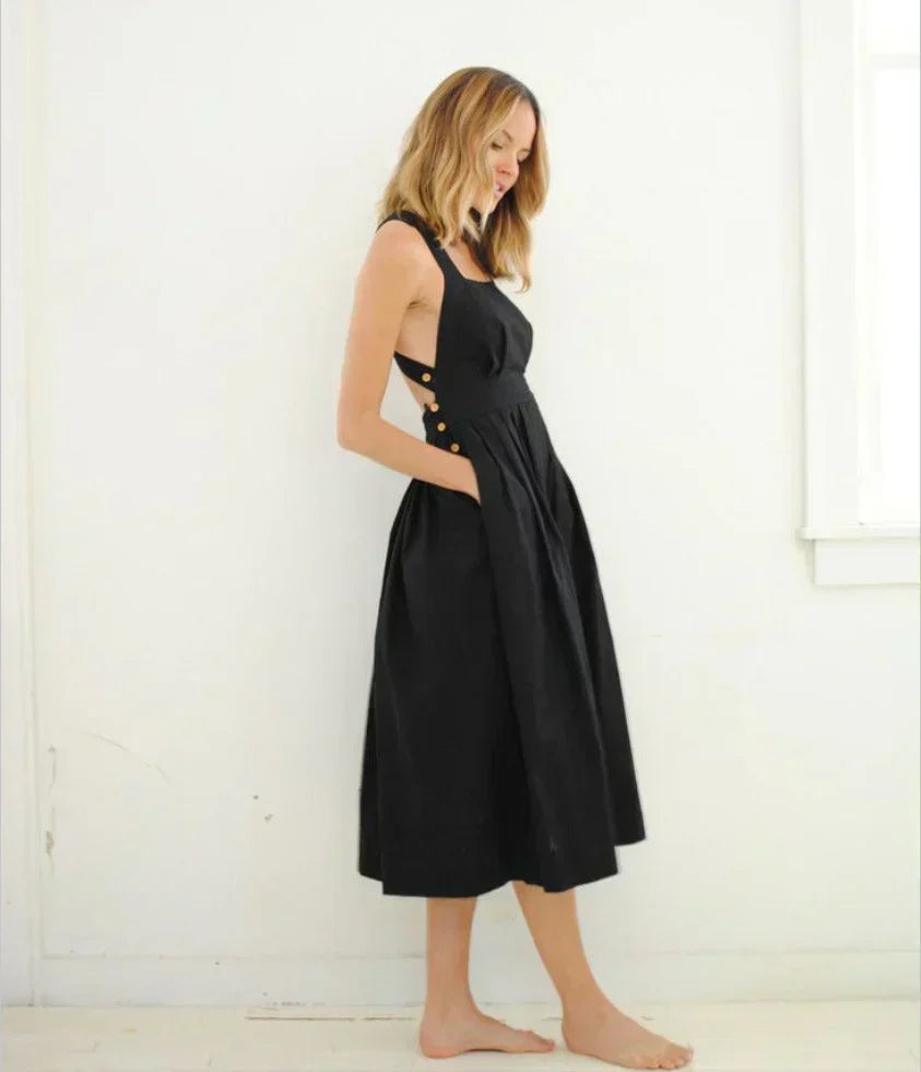 GR | Backless, pleated dress with large pockets