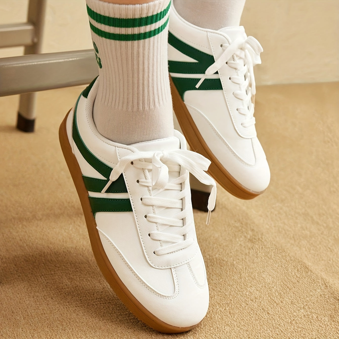 GR | Comfortable women's sneakers in solid colors