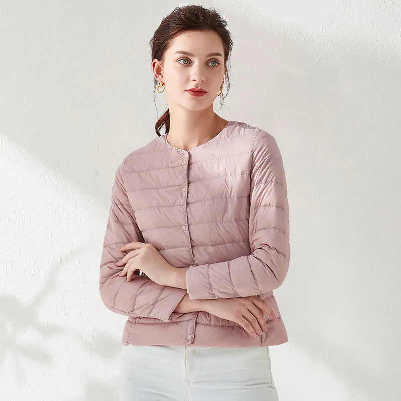 GR | Lightweight, collarless and figure-hugging quilted jacket for women