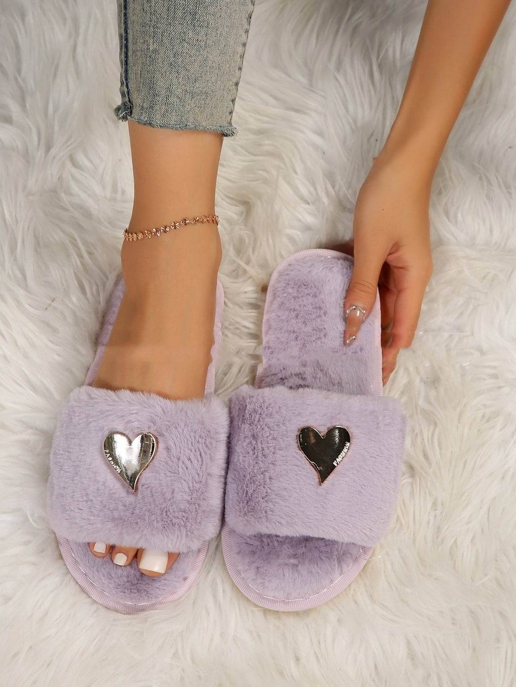 GR | Slippers - Women's slippers with heart detail and open toe