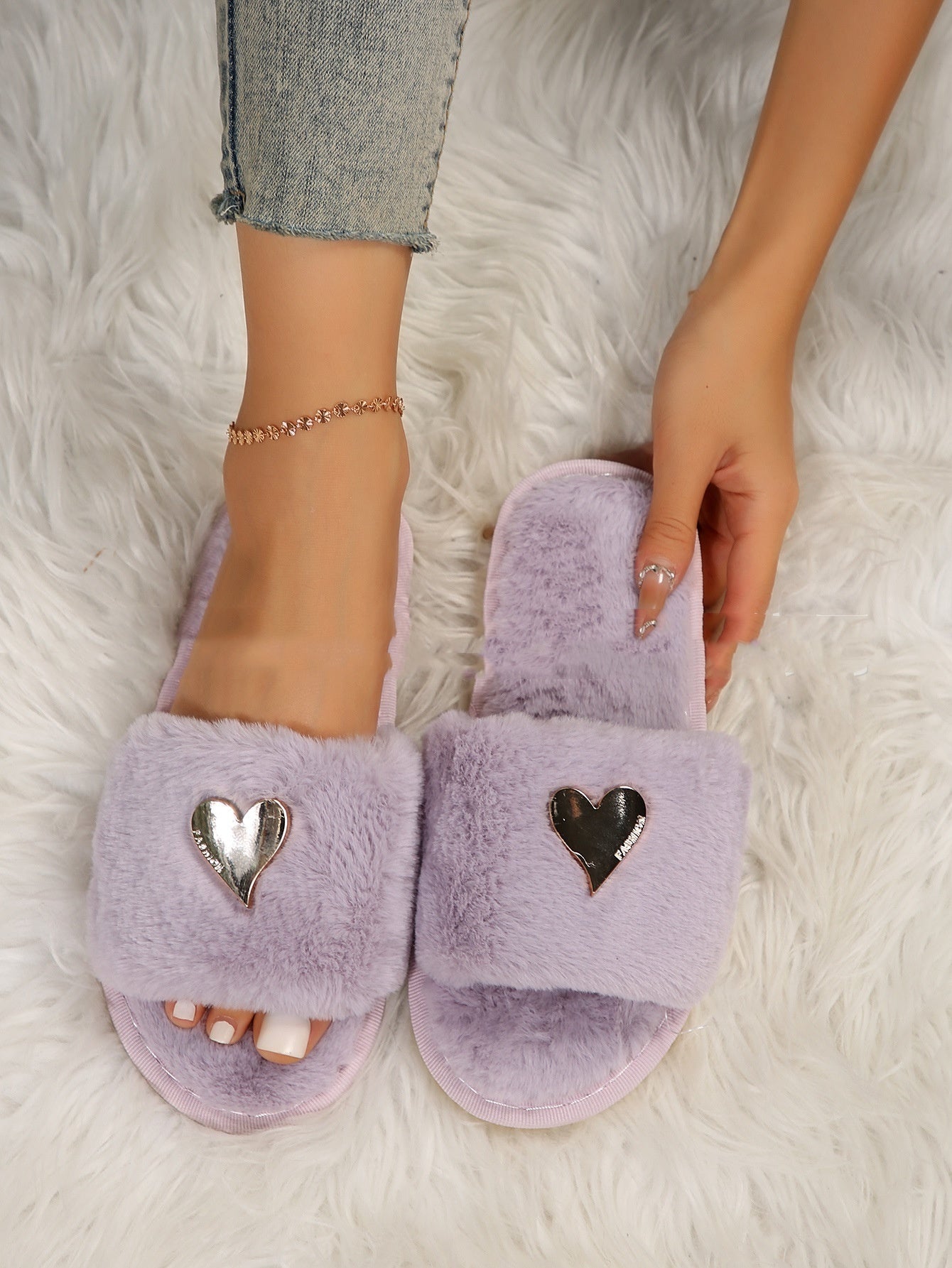 GR | Slippers - Women's slippers with heart detail and open toe
