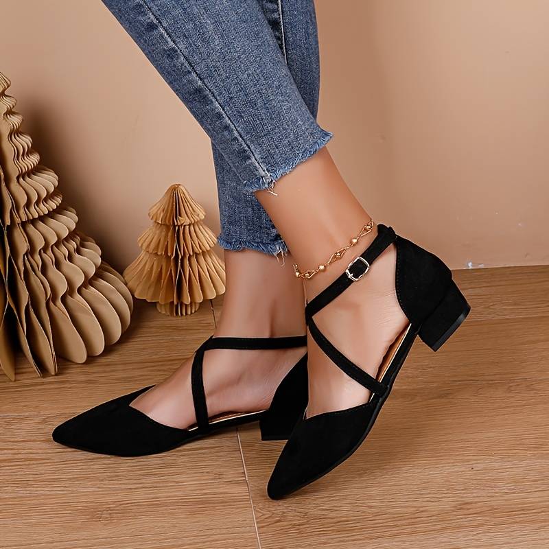 GR | Fashionable flat sandals with pointed toe