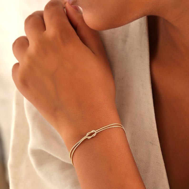 GR | Minimalist bangle love knot