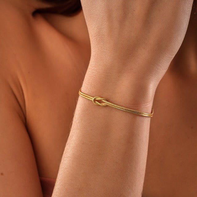 GR | Minimalist bangle love knot