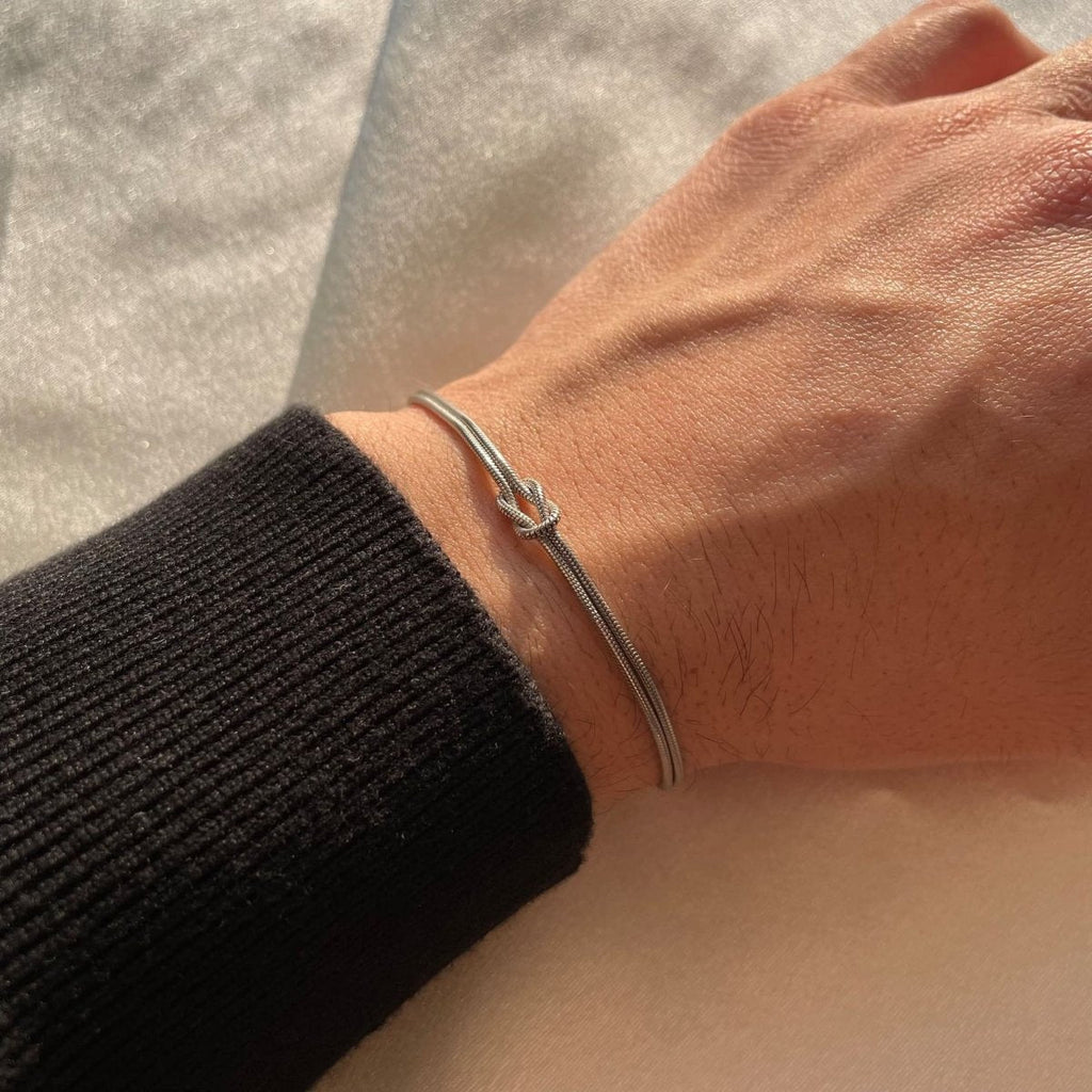 GR | Minimalist bangle love knot