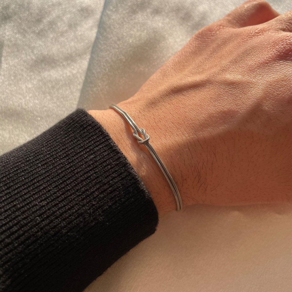 GR | Minimalist bangle love knot