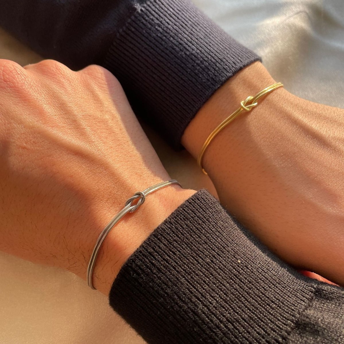 GR | Minimalist bangle love knot