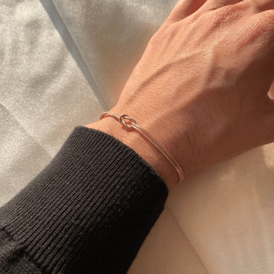 GR | Minimalist bangle love knot