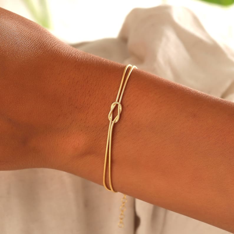 GR | Minimalist bangle love knot