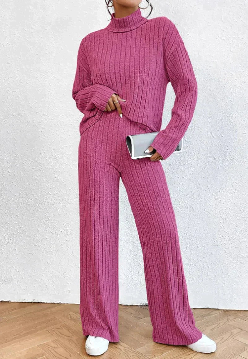 Gestricktes Pullover und Hose Set