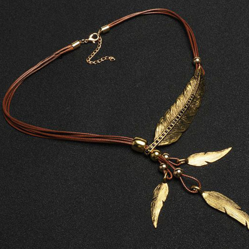 GR | Golden Feather Necklace in Boho Style