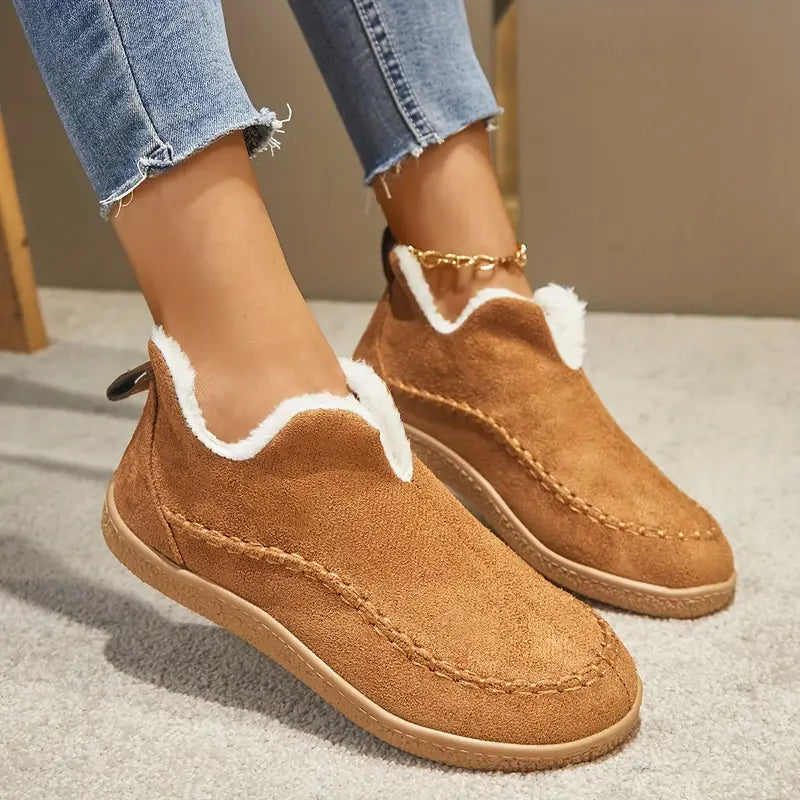 – Ankle boots with a round toe and fleece lining