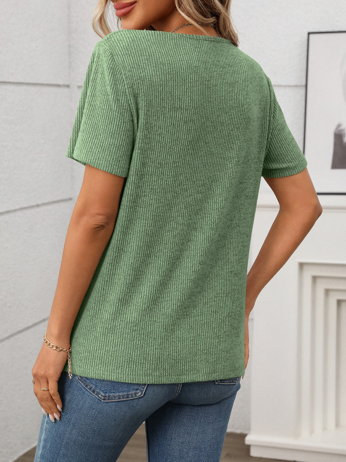 GR | Ribbed V-neck short-sleeved T-shirt