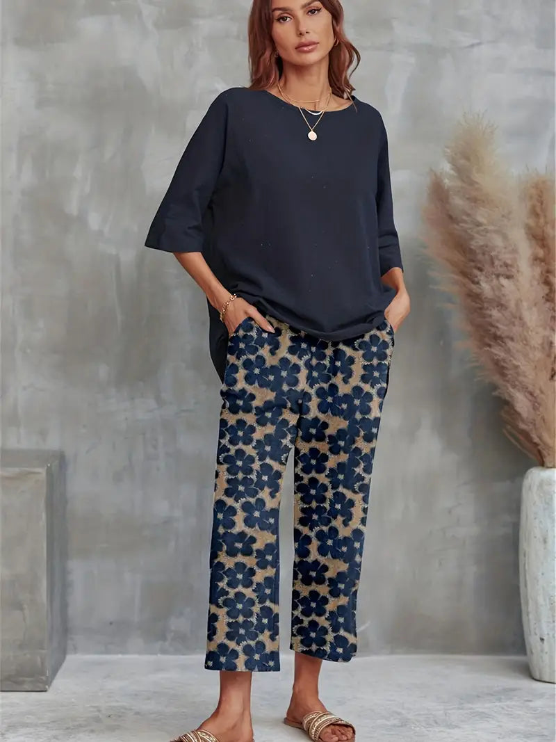 GR | Solid T-shirt with wide legs and round neckline with floral motif