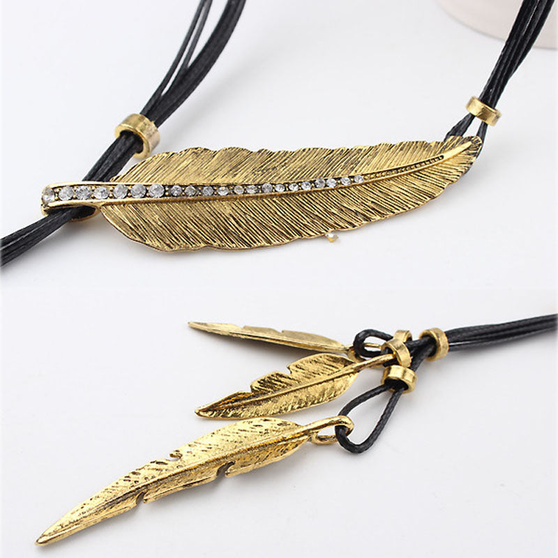 GR | Golden Feather Necklace in Boho Style