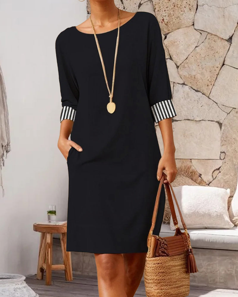 GR | Elegant dress with a round neckline and striped cuffs