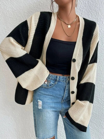 GR | Gestreifter Knopf-Cardigan