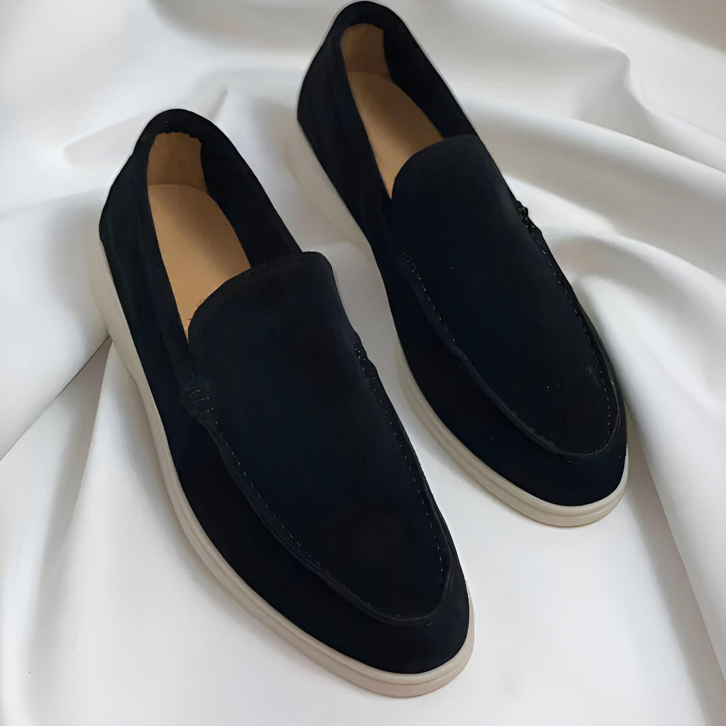GR | Stylish lounging chairs with comfortable soles