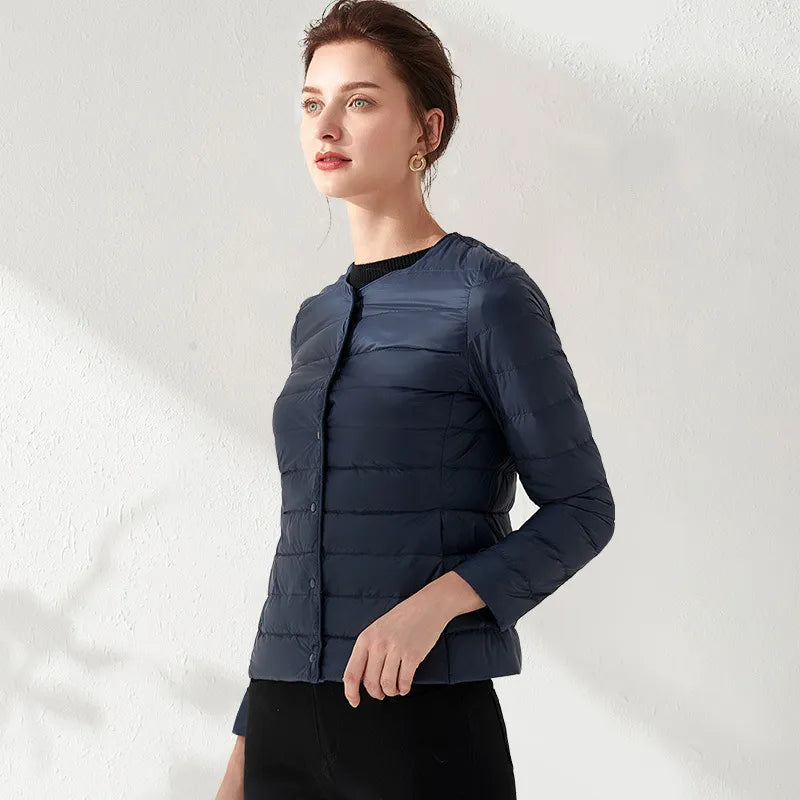 GR | Lightweight, collarless and figure-hugging quilted jacket for women