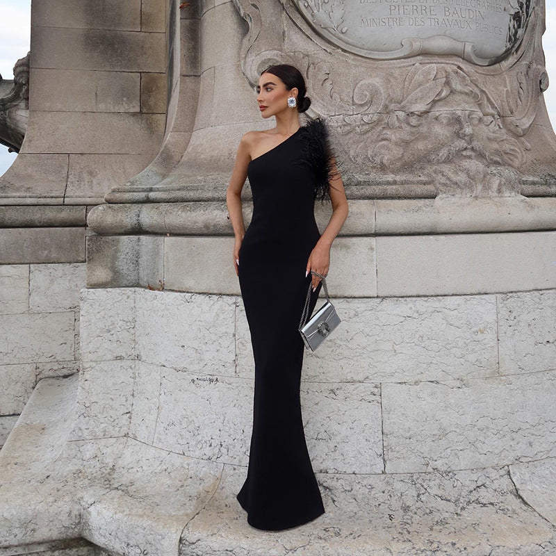 GR | Stilvolle Eleganz Off-shoulder Pelzkleid
