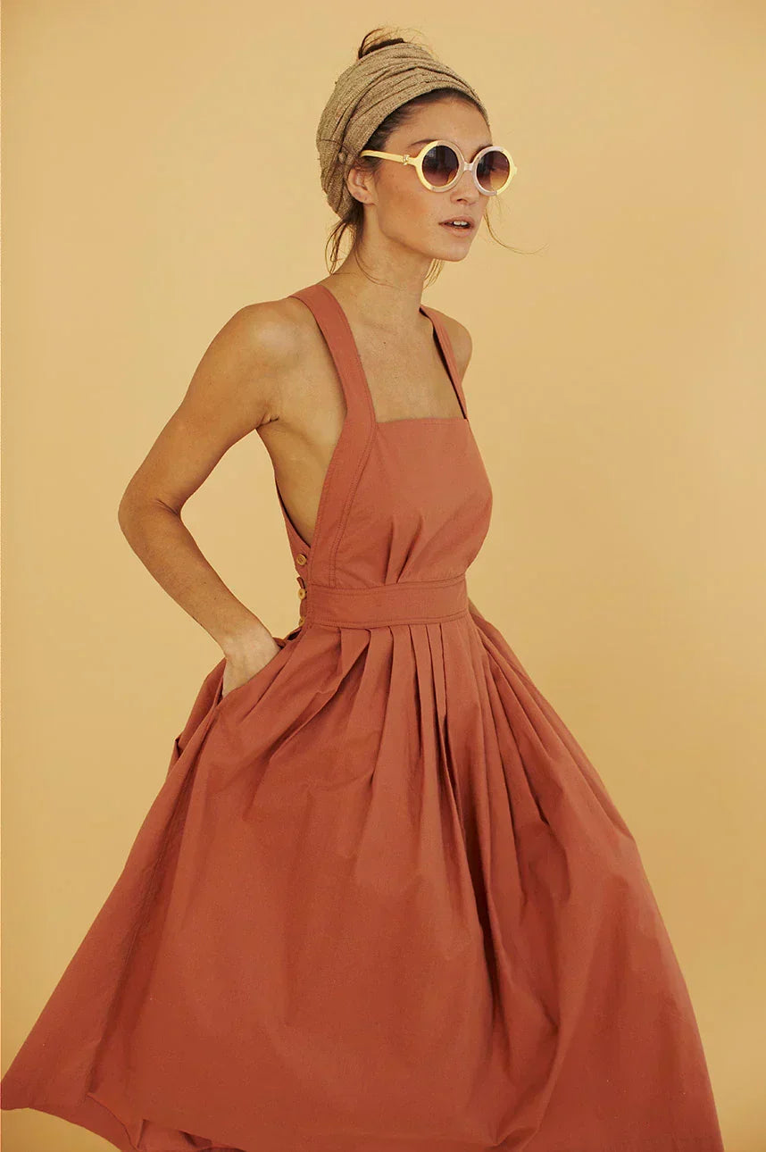 GR | Backless, pleated dress with large pockets